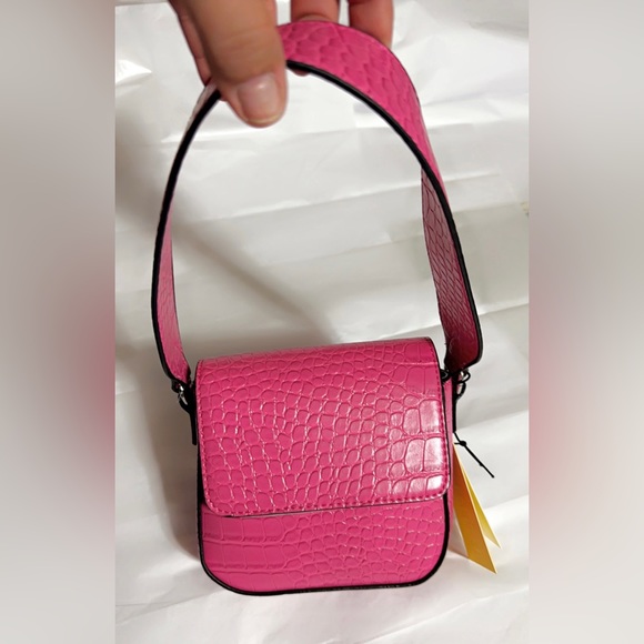 NWT Forever 21 PINK Faux Croc Leather Crossbody Bag AND 6.5” x 6”Removable Strap - Picture 4 of 9